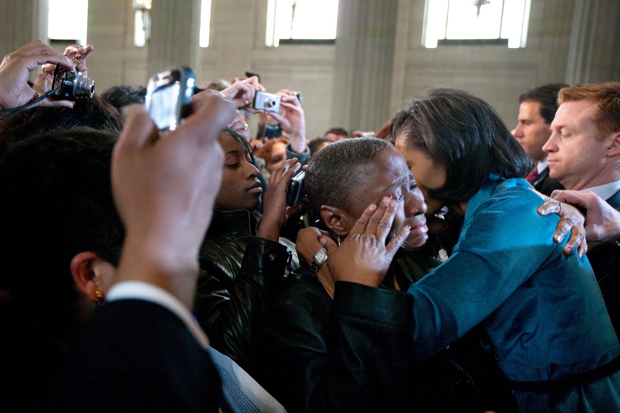 Michelle Obama: Conquering the World, One Hug At a Time – M2woman2000 x 1332